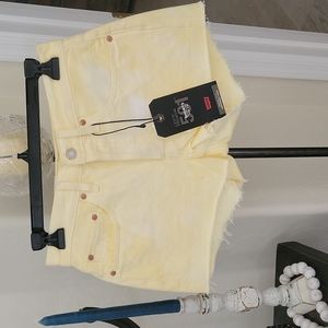 Levi 501 high rise women's 26 shorts, washed yellow 100% cotton NWT Button fly.